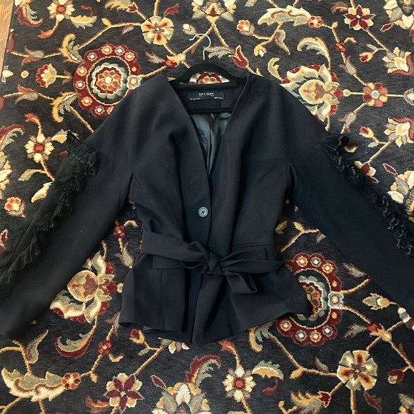 Defined-waist belted Zara Blazer with lace accents on sleeves - Picture 3 of 6